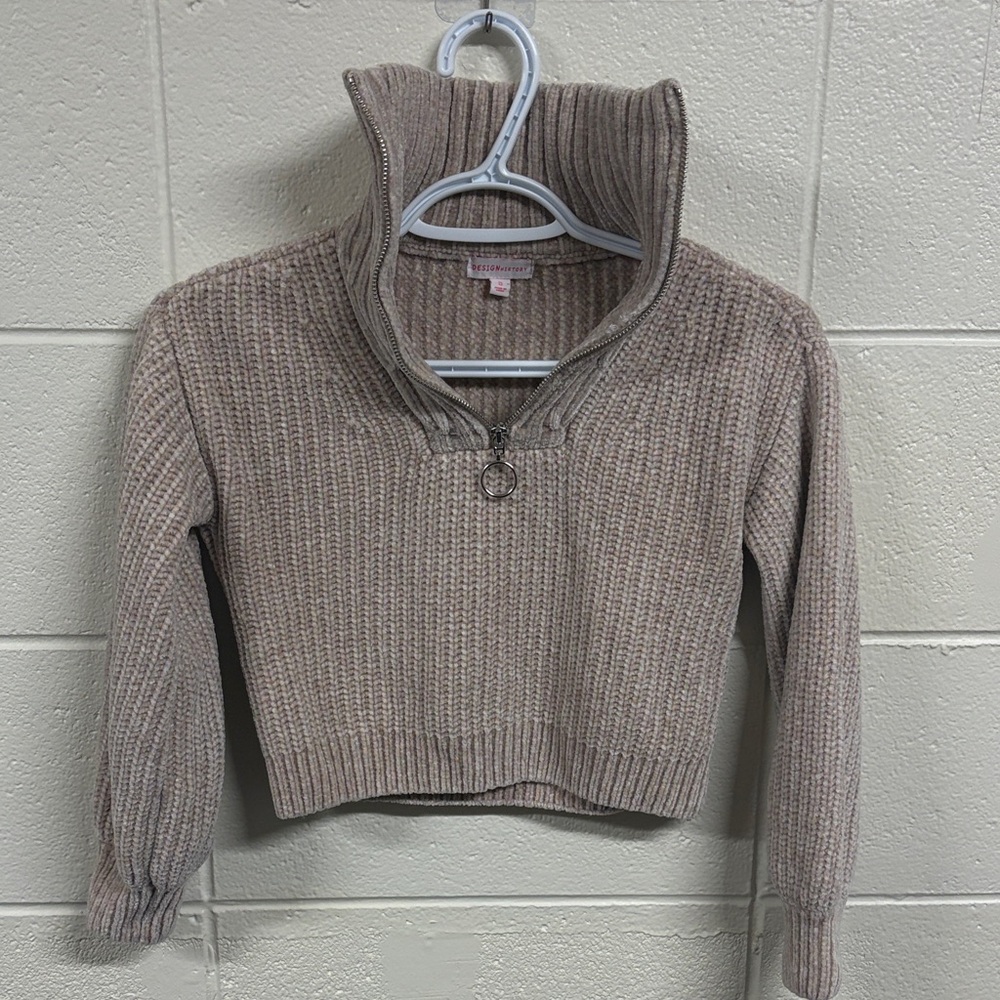 Girls Design History Ribbed Knit Turtleneck Sweater in Taupe